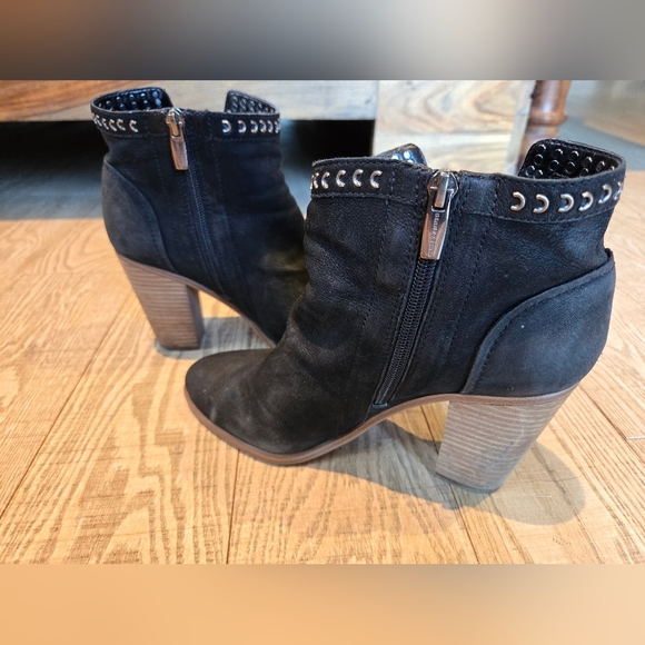 Vince Camuto | Finchie Ankle Bootie, Size 8.5 - Picture 2 of 7